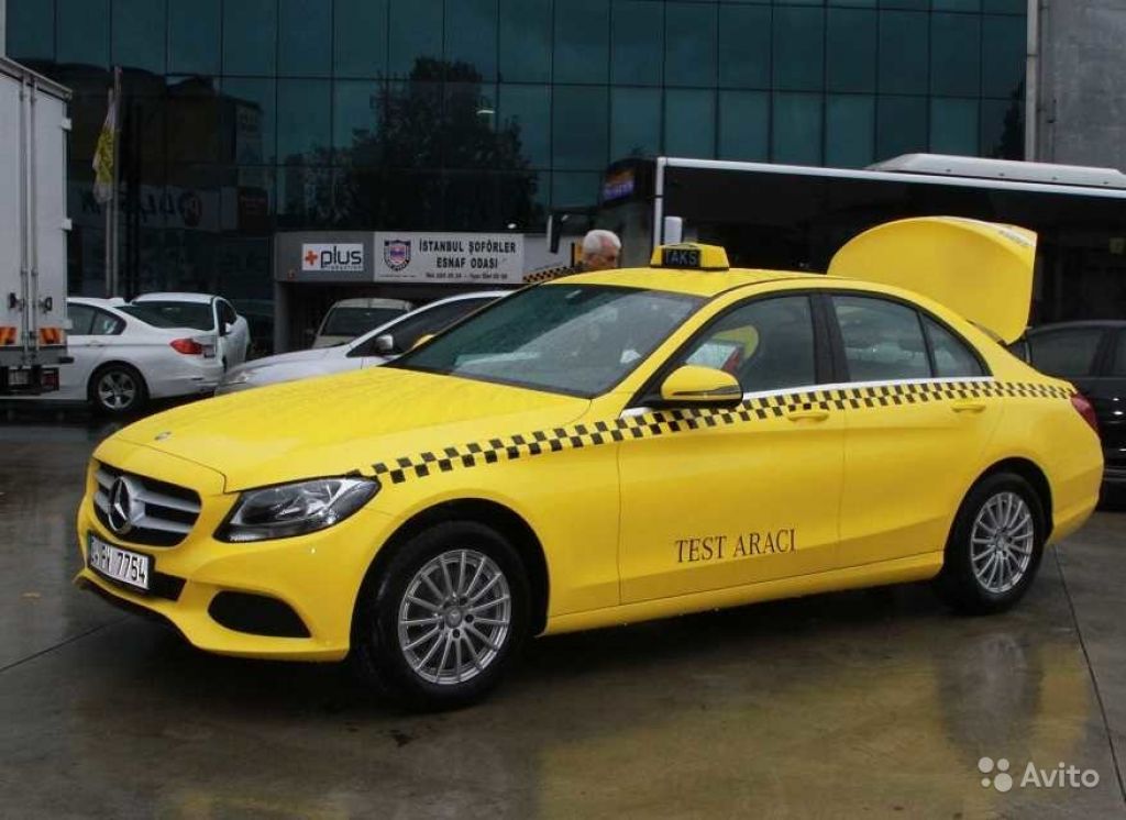 Аренда такси недорого. Мерседес Бенц с класс такси. Германское такси Мерседес е200. Мерседес Бенц с 63 такси. Мерседес е класс такси.