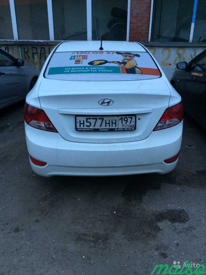 Перфорированная пленка на заднее стекло авто в Москве. Фото 4