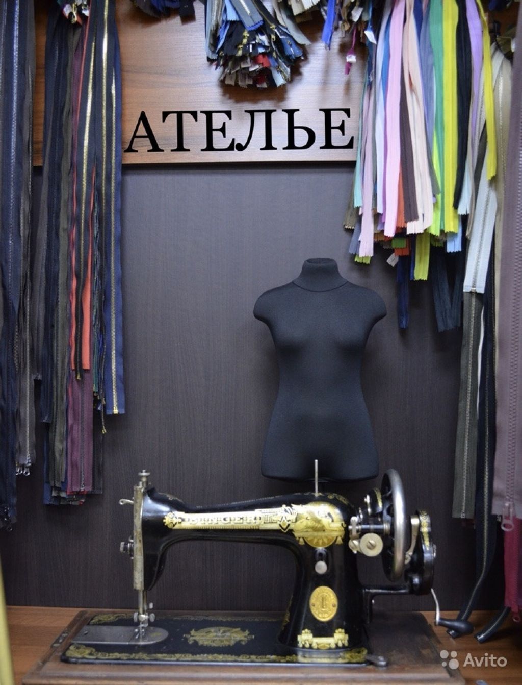 В Ателье требуется швея-портной по ремонту одежды в Москве. Фото 1