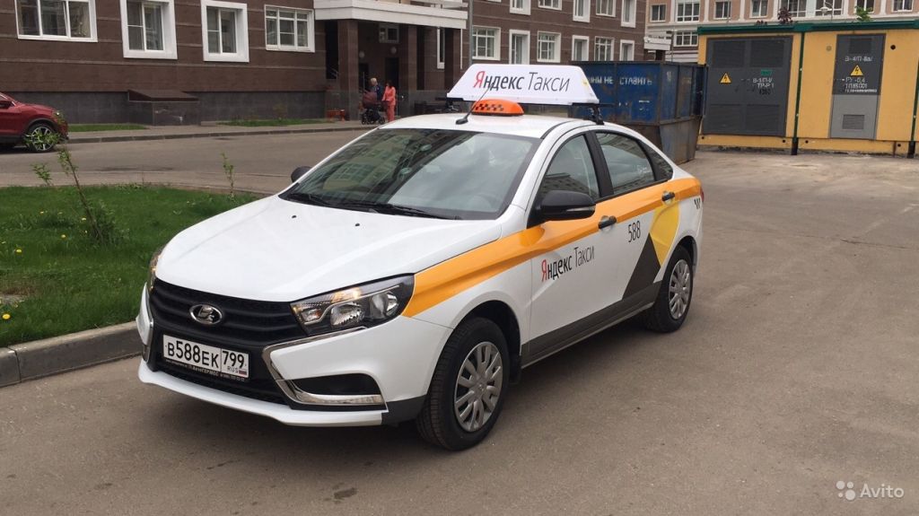 Водитель Яндекс Такси в Москве. Фото 1