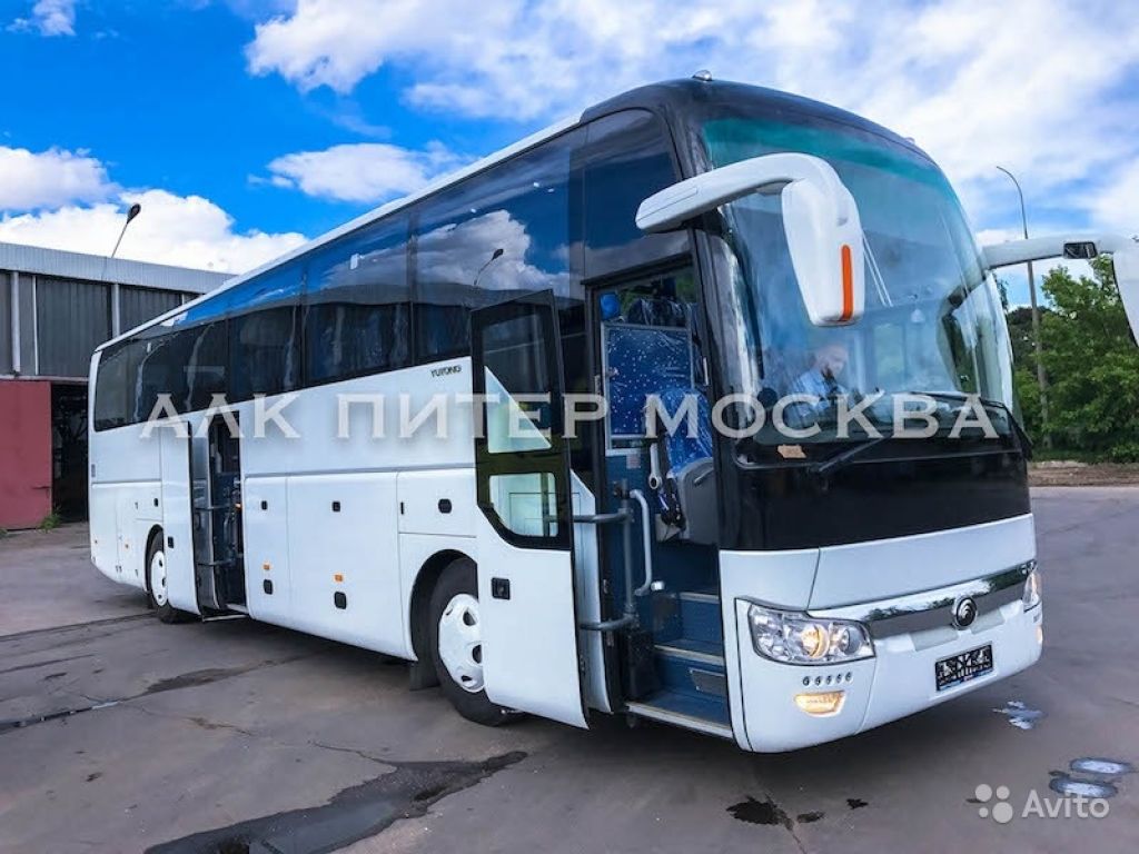 Туристический автобус Yutong 6122 (Ютонг 6122) в Москве. Фото 1