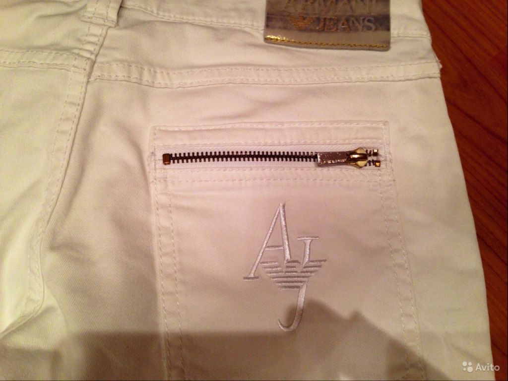 Белые брюки-джинсы Армани Оригинал в Москве. Фото 1