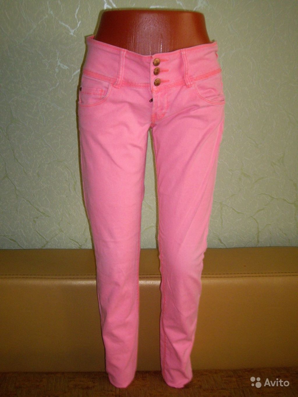 Нежно-розовые джинсы в Москве. Фото 1