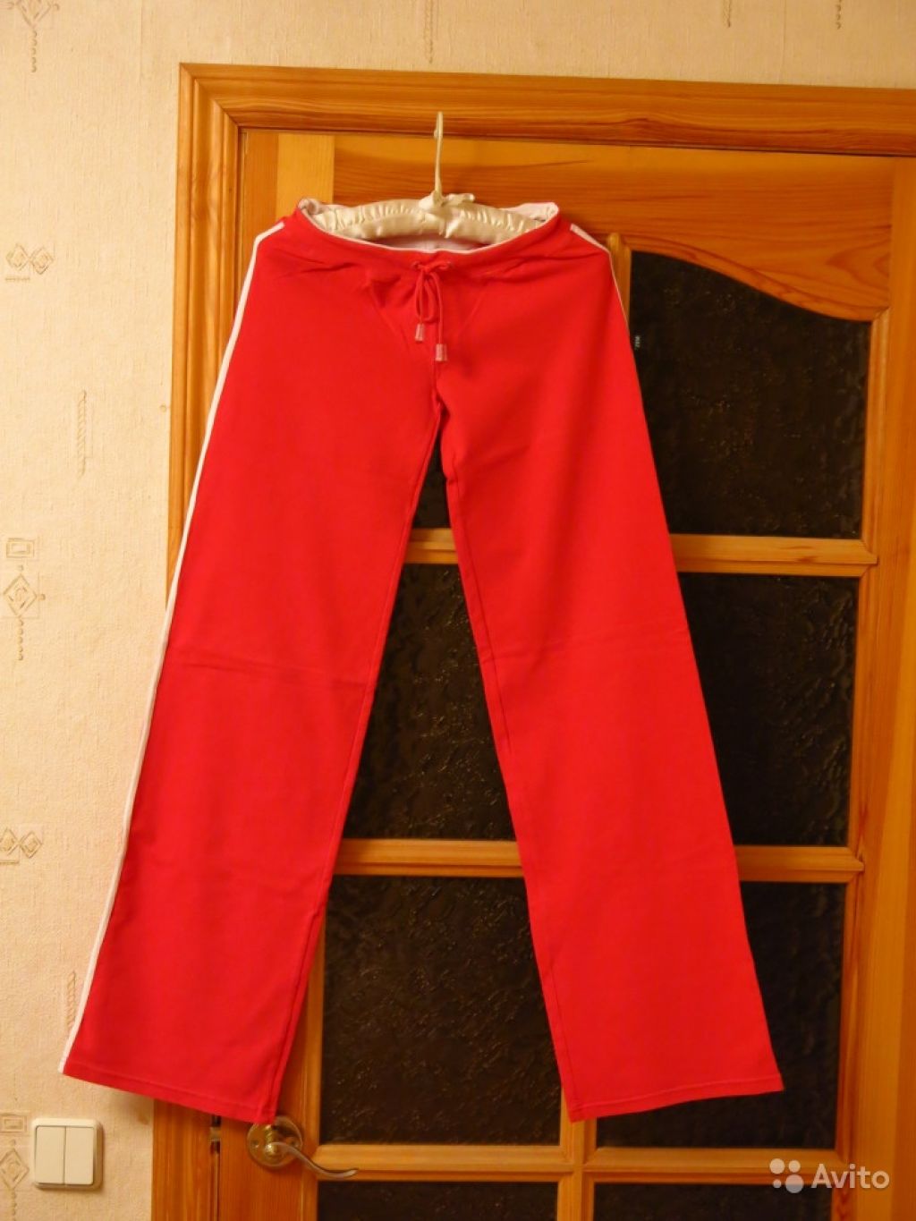 Красные спортивные штаны в Москве. Фото 1