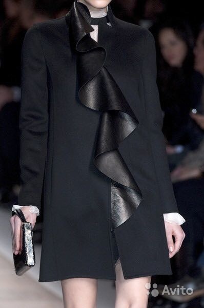 Подиумное пальто Valentino оригинал в Москве. Фото 1
