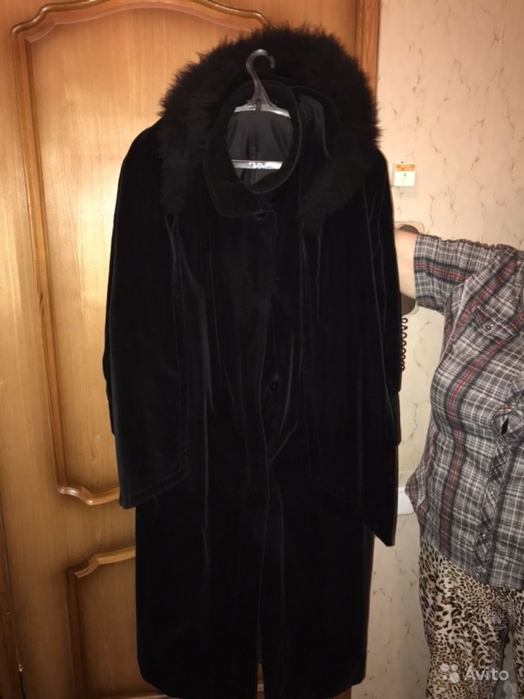Пальто, велюровое, чёрное, с капюшоном в Москве. Фото 1