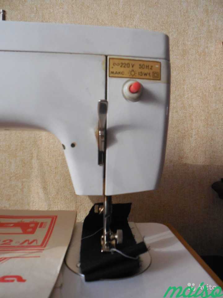 Швейная машинка Чайка 132М с кофром + расходники в Москве. Фото 6