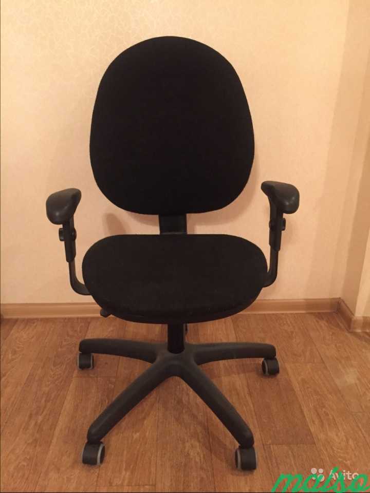 Кресло компьютерное Икеа крутящееся продам в Москве. Фото 1