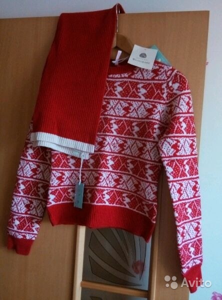 Красный новый комлект шарф+ свитер S шерсть100 в Москве. Фото 1