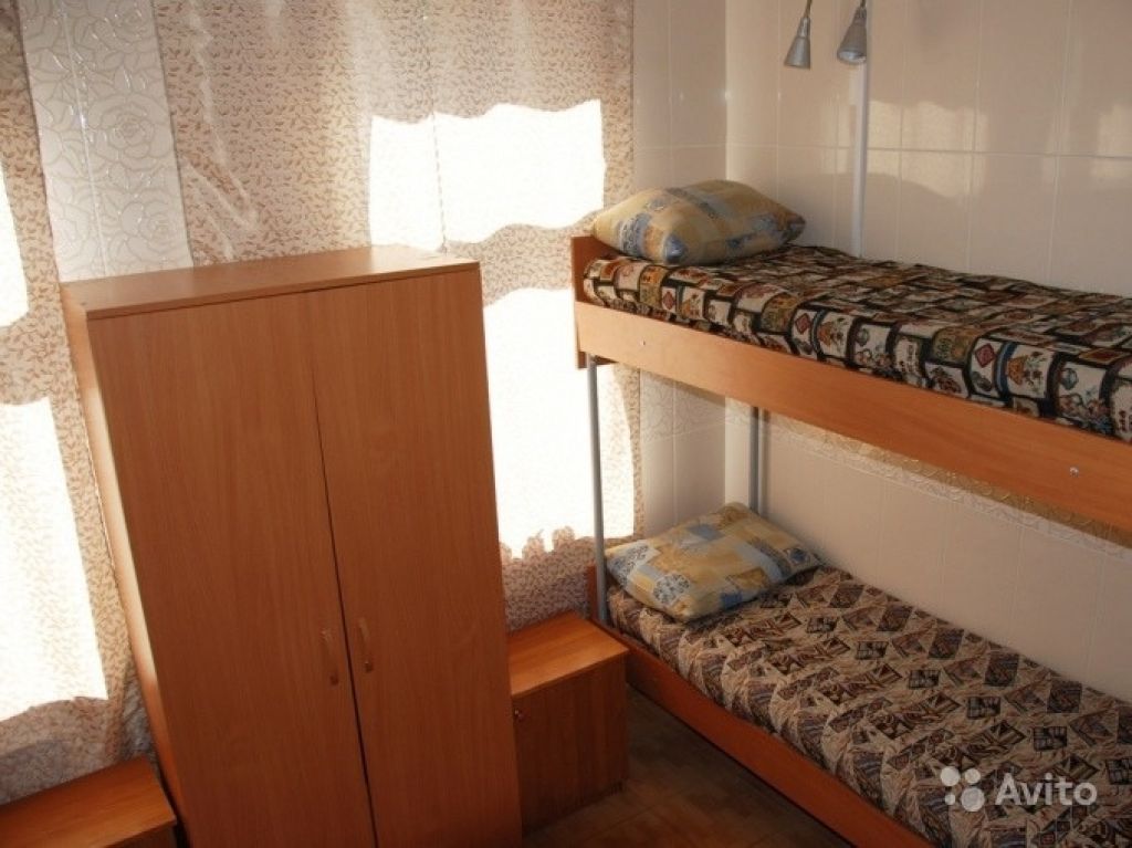 Общежитие в москве комната на 1 человека. Комната в общежитии. Общежитие на одного человека. Комната в общежитии 2 человека. Общежитие в Москве.
