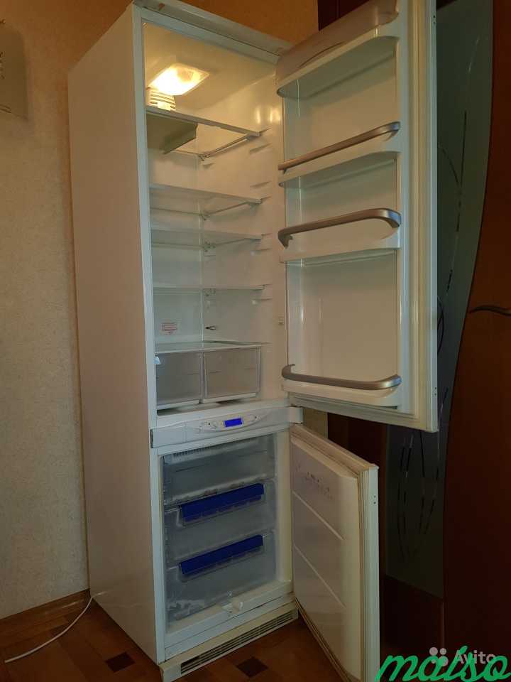 Встроенный холодильник hotpoint ariston. Встраиваемый холодильник Хотпоинт Аристон. Холодильник Аристон Hotpoint двухкамерный. Холодильник Хотпоинт Аристон 185 см. Встроенный холодильник Хотпоинт Аристон.