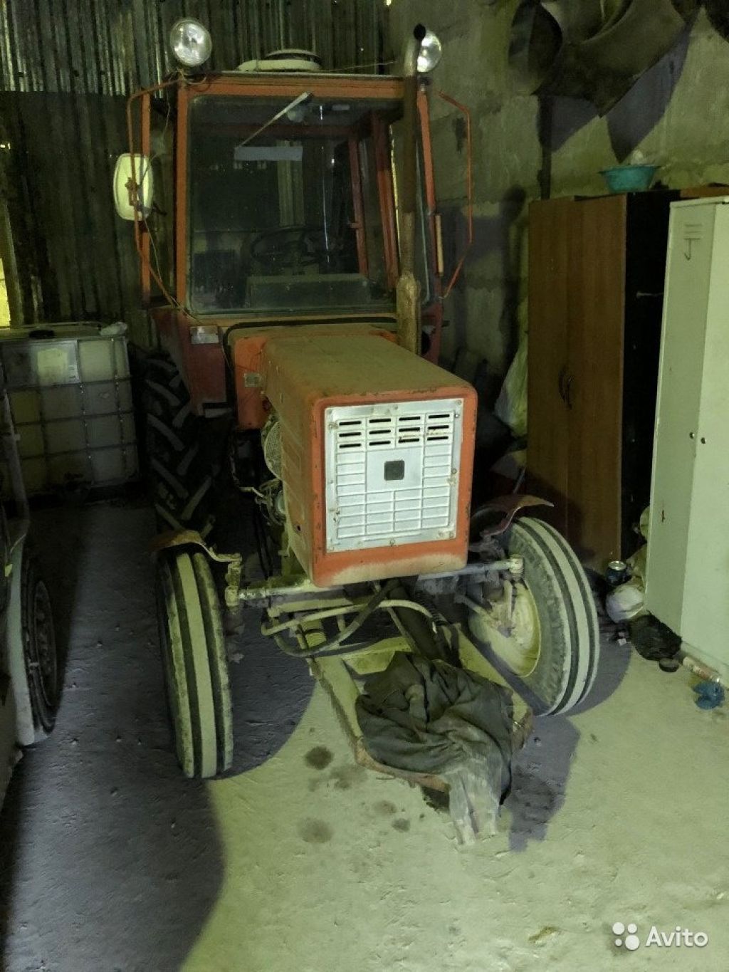 Трактор Т30-69 с щеткой и устройством под отвал в Москве. Фото 1