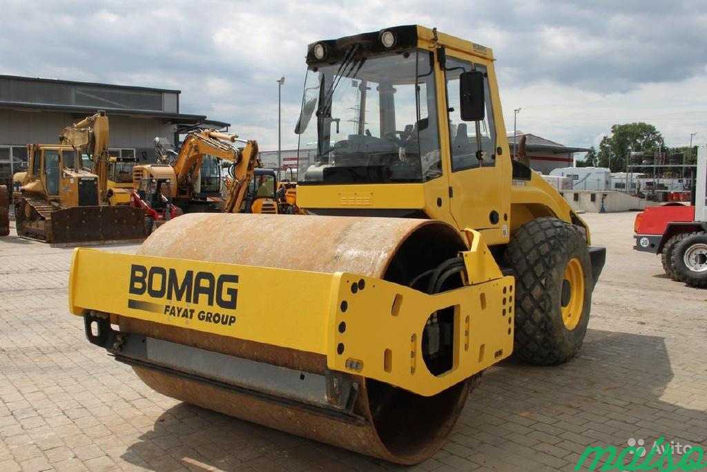 Аренда катка. Грунтовый каток Бомаг. Грунтовый каток Bomag. Каток Бомаг 212. Bomag BW 212 D-2.