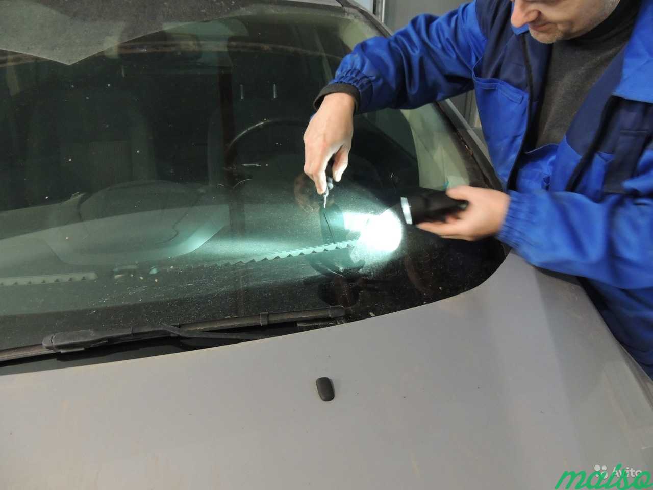 Отремонтировать лобовое стекло своими руками. Фирмы лобовых стекол. Шлифовка сколов на стеклянной вазе. Процесс образования скола на автомобильном стекле. Ремонт сколов и трещин на лобовом стекле.