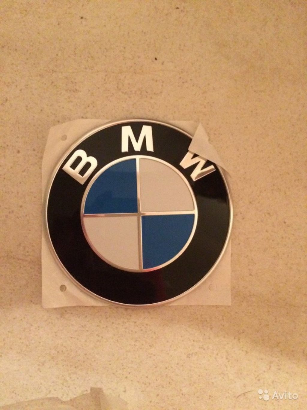 Эмблема BMW в Москве. Фото 1