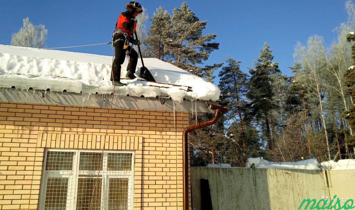 Очистка крыш от снега и наледи альпинистами в Москве. Фото 3