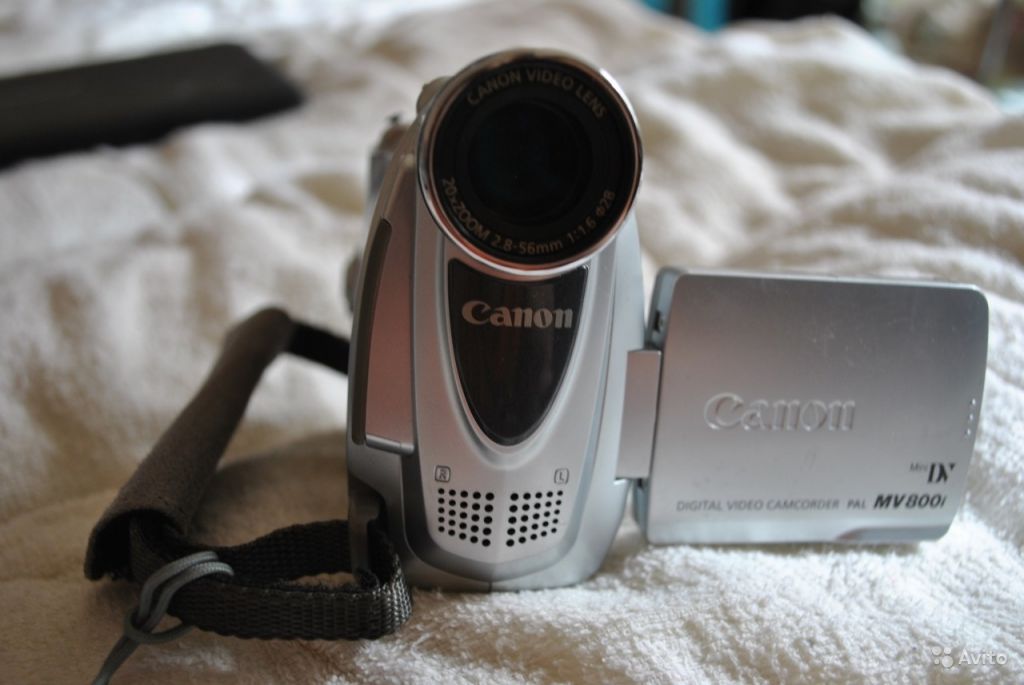 Видеокамера canon москве. Видеокамера Canon кассетная. Видеокамера Canon кассетная mv5. Кассетный видеокамера 8 Canon.