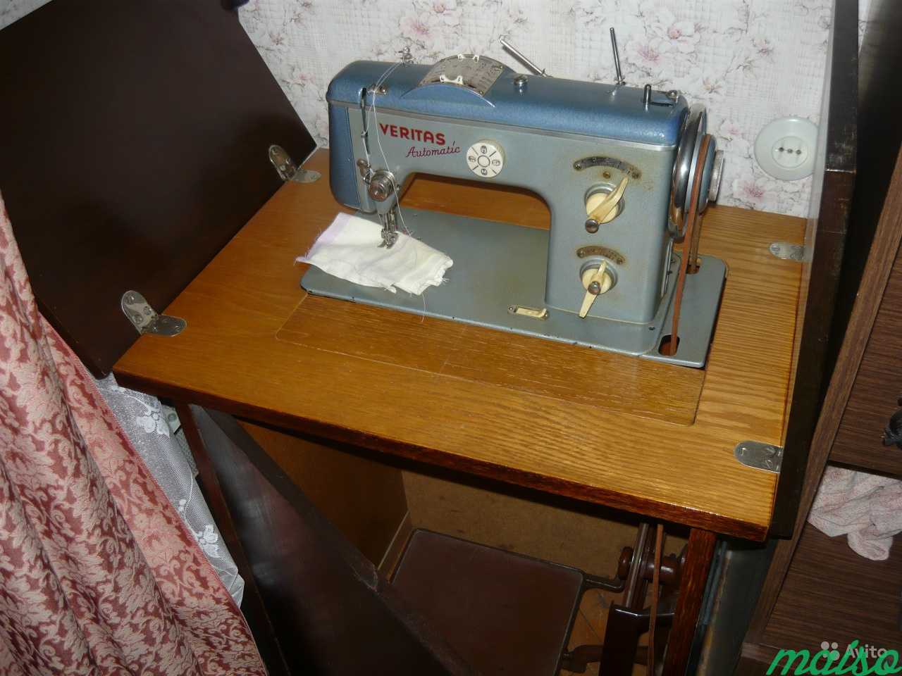 швейная машина с тумбой ножная