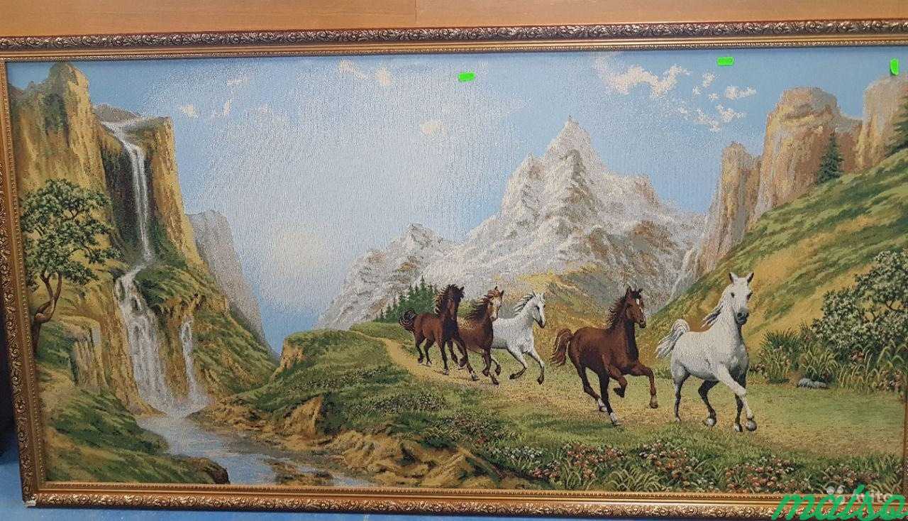 Картина лошади в горах