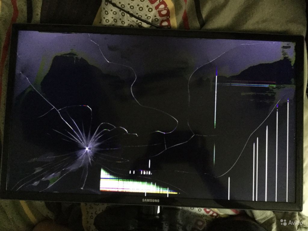 Починить разбитый телевизор. Матрица телевизора самсунг разбитого. Разбитый телевизор самсунг. Samsung ue50tu7090u матрица. Сломанный телевизор Samsung.