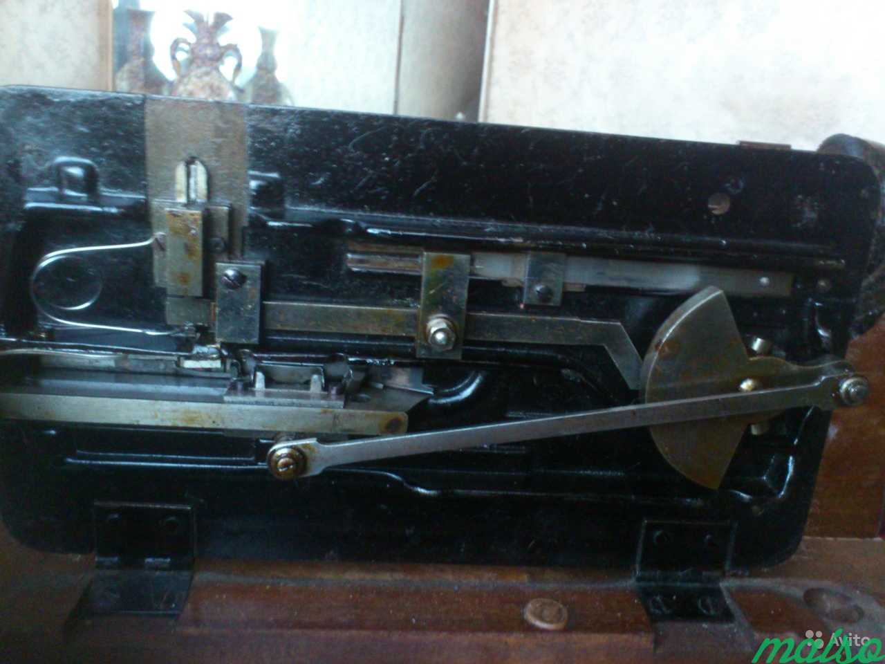Юбилейная швейная машинка дома Поповых в Москве. Фото 5