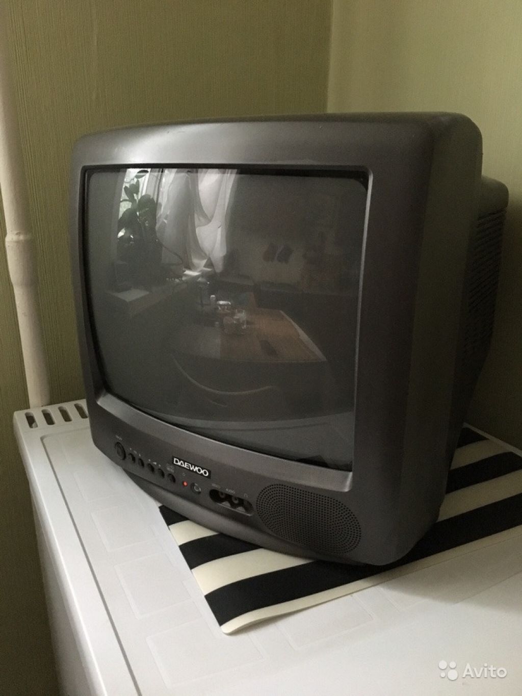 Авито санкт петербурге телевизоры. Маленький телевизор Daewoo. Телевизор Daewoo цветной маленький. Б У телевизор маленький. Daewoo маленький телевизор цветной серебристый.