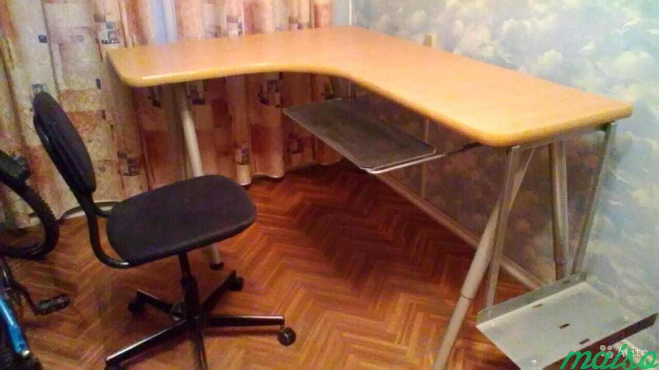 Угловой стол Икеа в Москве. Фото 1