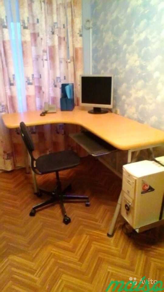 Угловой стол Икеа в Москве. Фото 2