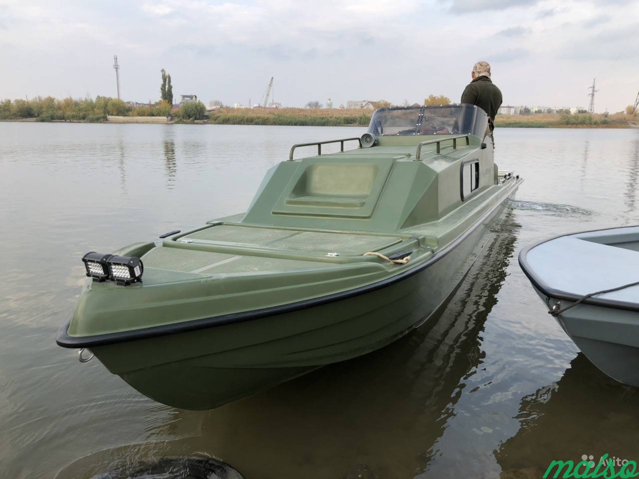 Лодка моторная каютная Riverboat 70DC Vega в Санкт-Петербурге. Фото 1