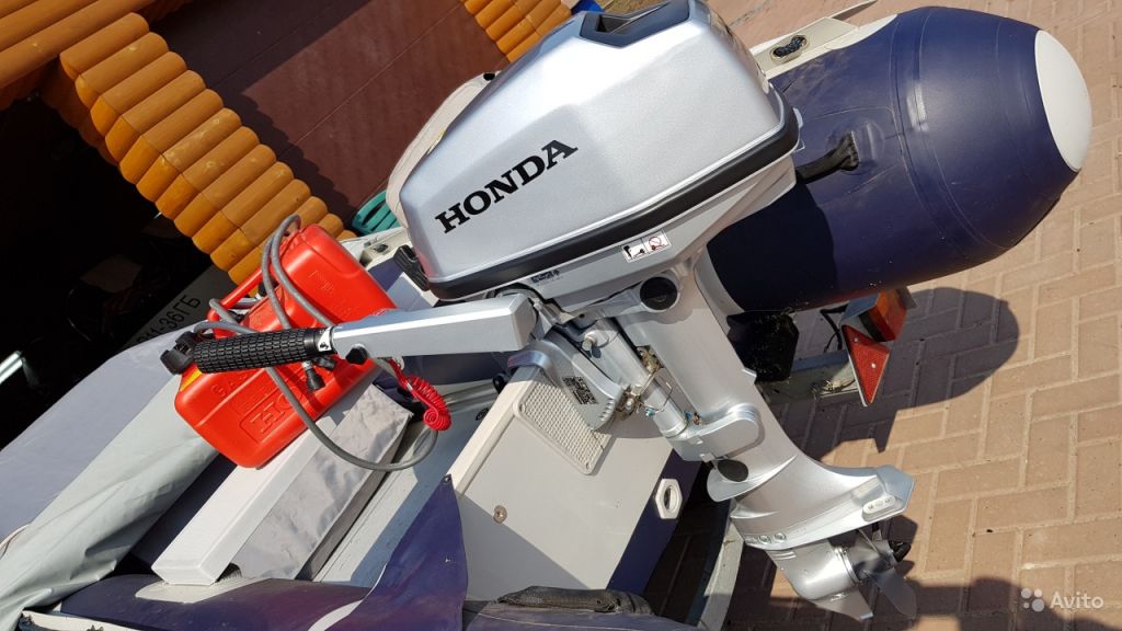 Лодочный мотор Honda 5 л.с 2016 г.в в Москве. Фото 1