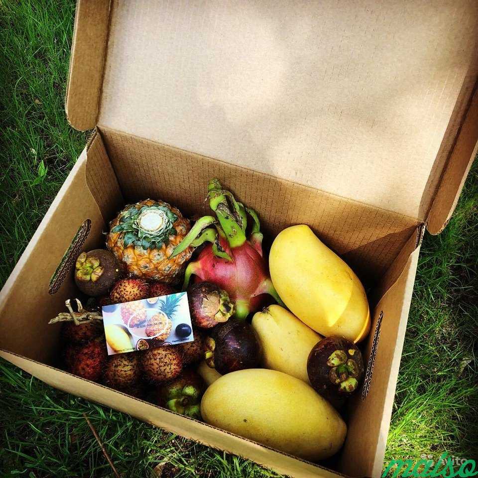 Как получить бокс фрукт. Коробка с фруктами. Экзотические фрукты в коробке. Экзотические фрукты набор. Фруктовая коробочка.