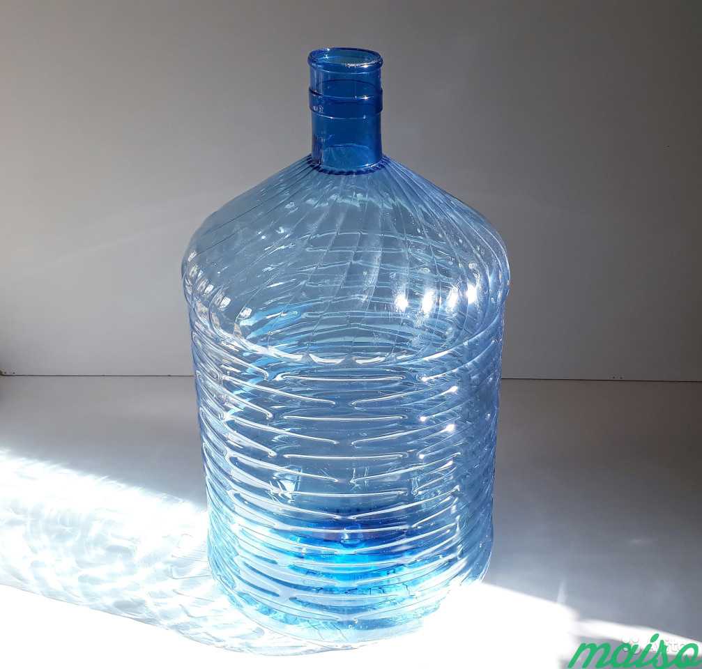 Бутылки под воду 19 литров. Бутыль 19 л ПЭТ. Бутыль 19л / Bottle 19 l. Баклажка 19 литров.