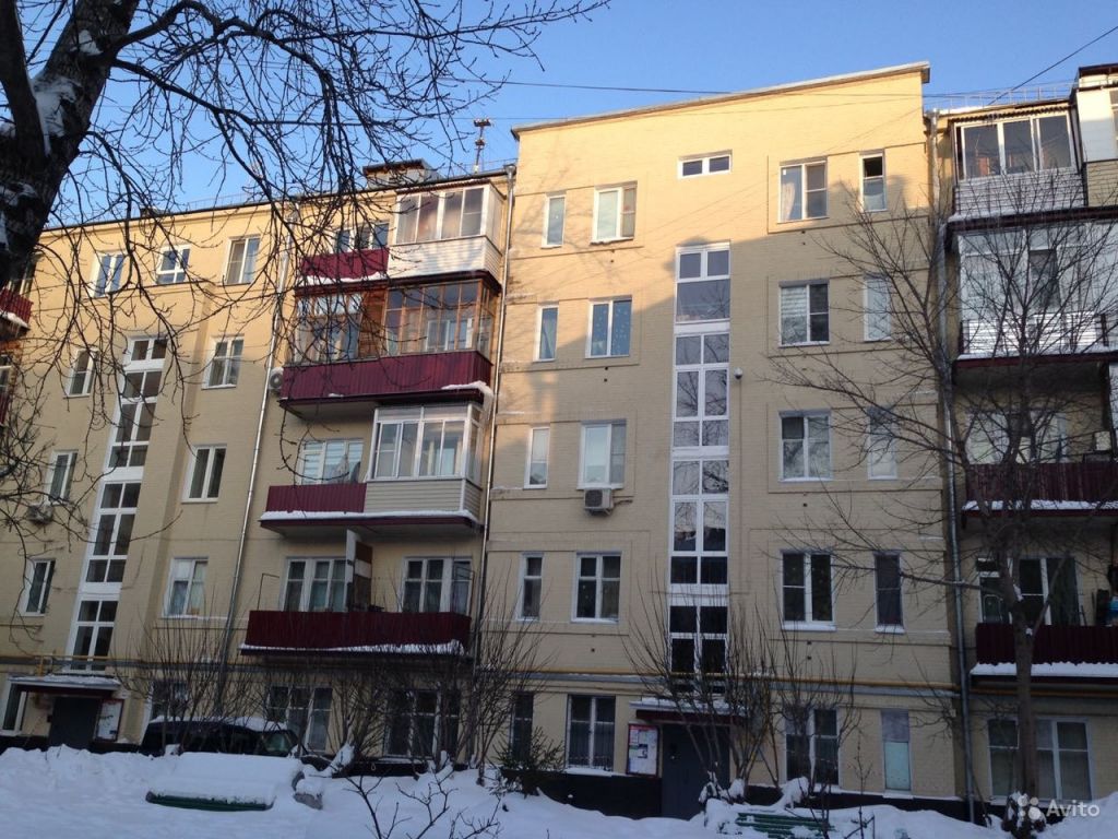 Продам комнату Комната 16.1 м² в 3-к квартире на 2 этаже 5-этажного кирпичного дома в Москве. Фото 1