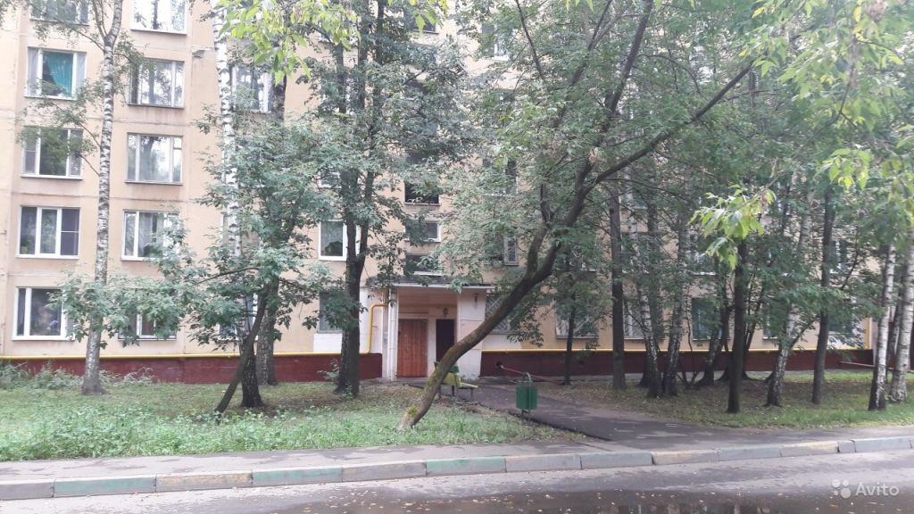 Продам комнату Комната 17 м² в 3-к квартире на 5 этаже 9-этажного монолитного дома в Москве. Фото 1