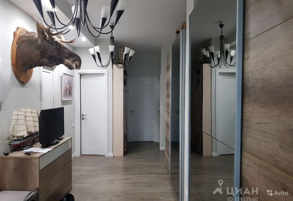Продам квартиру 5-к квартира 152 м² на 4 этаже 21-этажного кирпичного дома в Москве. Фото 1