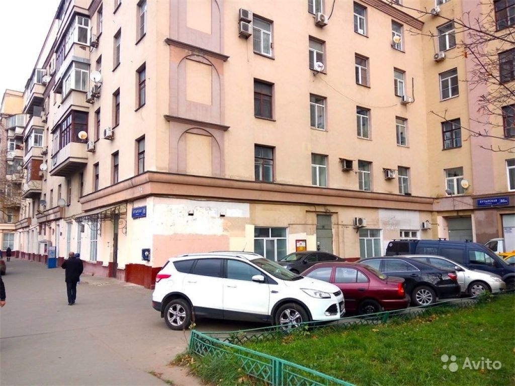 Продам комнату Комната 29 м² в 5-к квартире на 2 этаже 6-этажного кирпичного дома в Москве. Фото 1