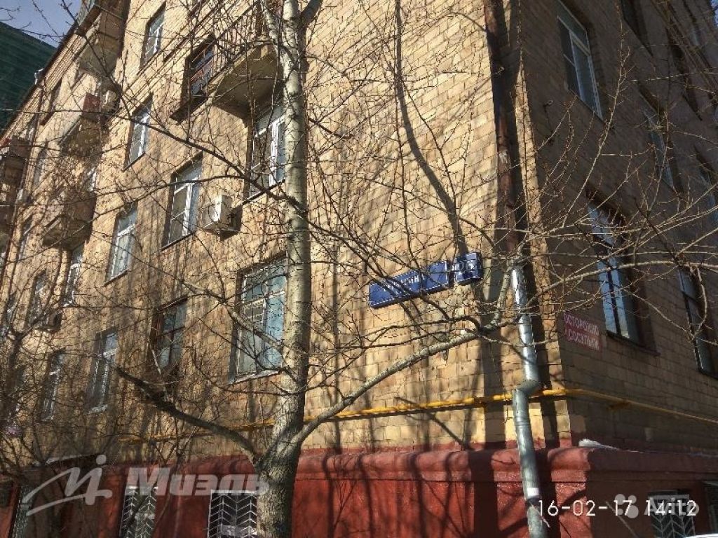 Продам комнату Комната 15 м² в 3-к квартире на 3 этаже 5-этажного кирпичного дома в Москве. Фото 1