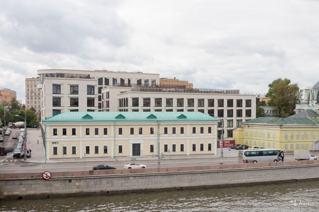 Продам квартиру Студия 61.7 м² на 2 этаже 5-этажного монолитного дома в Москве. Фото 1
