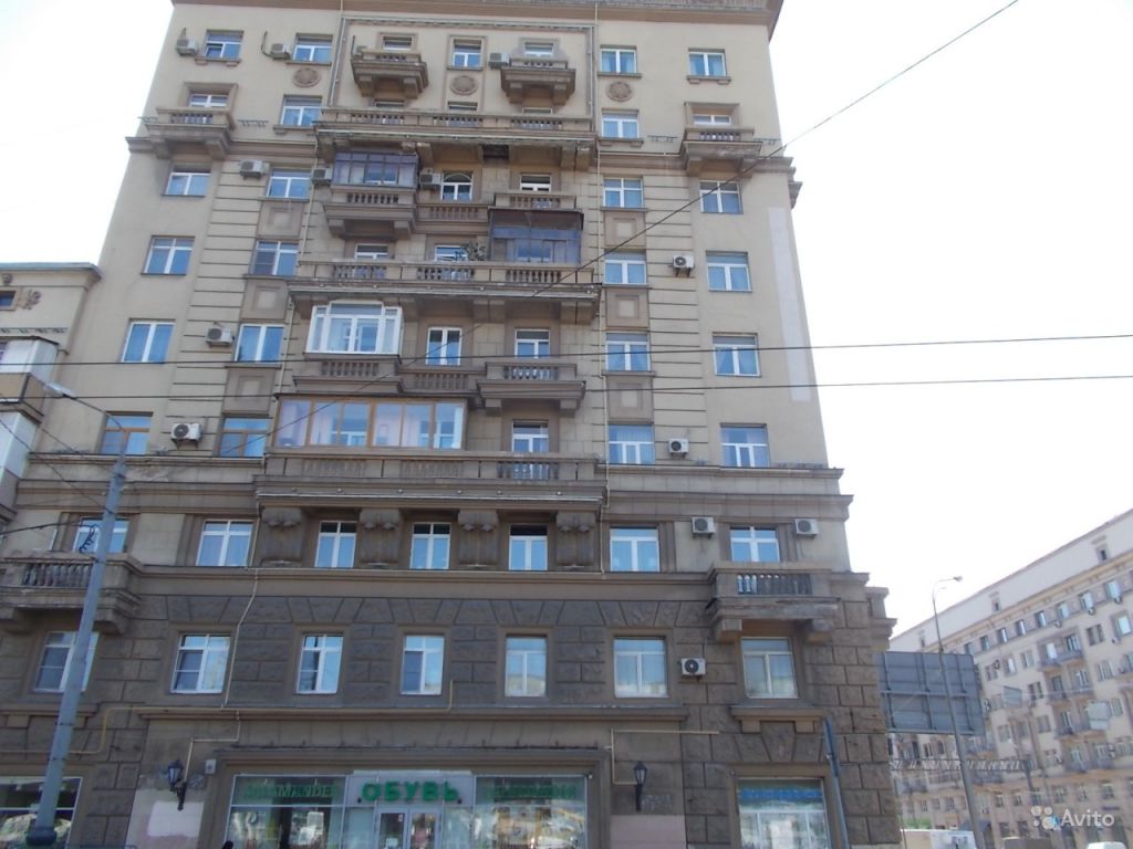 Продам квартиру 2-к квартира 55 м² на 4 этаже 9-этажного кирпичного дома в Москве. Фото 1