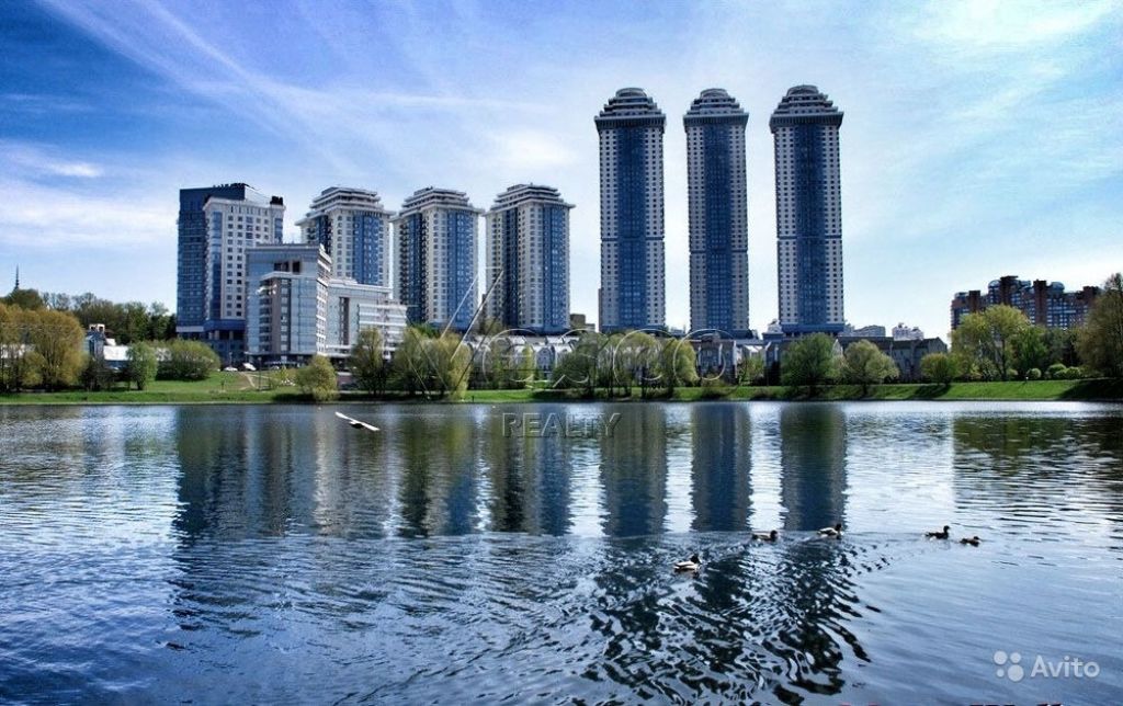 Продам квартиру 4-к квартира 145 м² на 33 этаже 48-этажного кирпичного дома в Москве. Фото 1