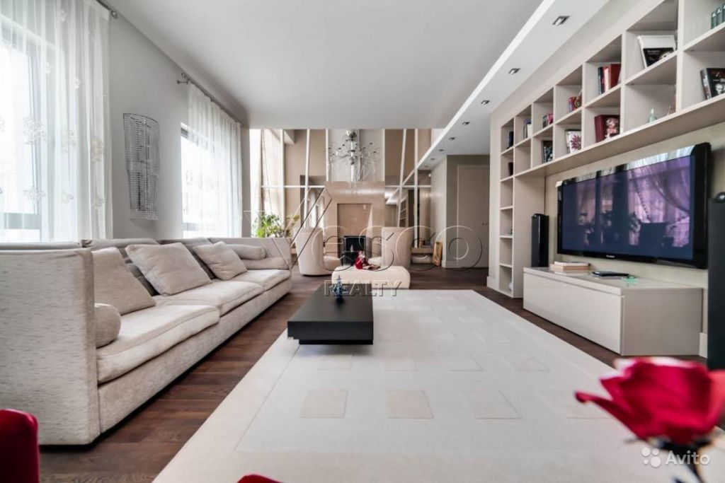Продам квартиру 4-к квартира 190 м² на 5 этаже 5-этажного кирпичного дома в Москве. Фото 1