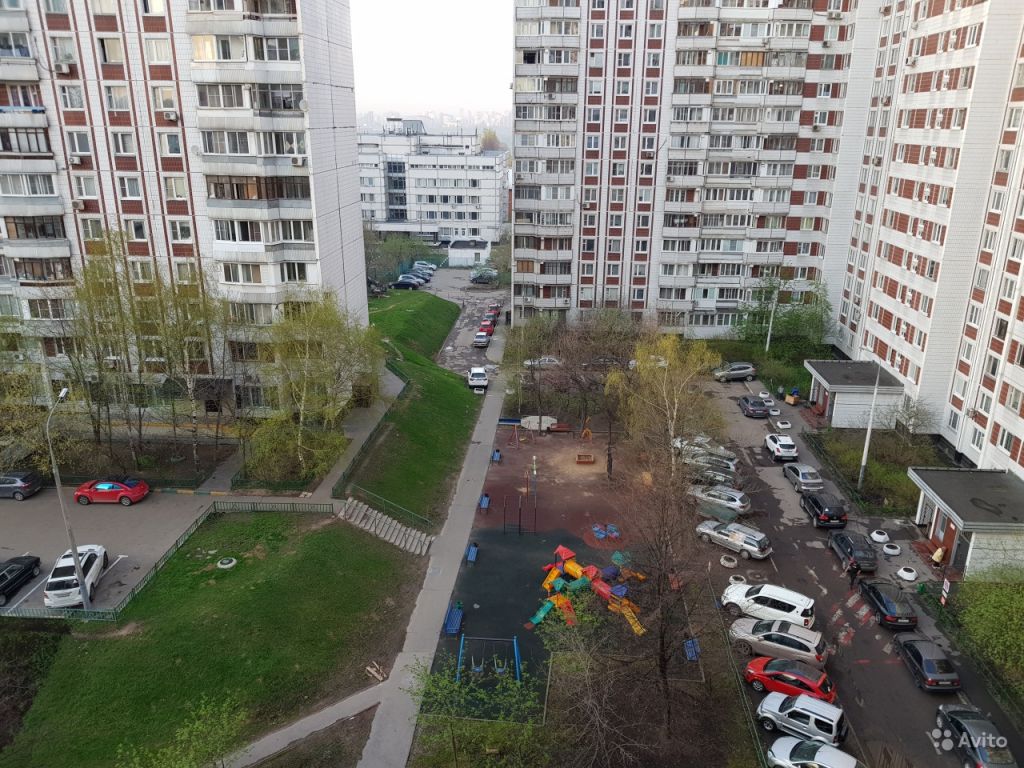 Продам квартиру 2-к квартира 58 м² на 9 этаже 17-этажного панельного дома в Москве. Фото 1