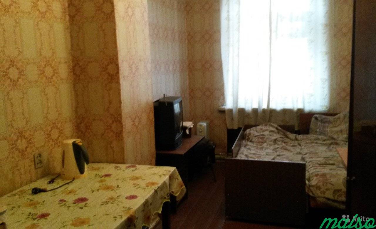 Комната 12 м² в >, 9-к, 1/2 эт. в Санкт-Петербурге. Фото 1