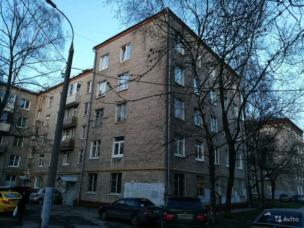 Продам комнату Комната 18 м² в 3-к квартире на 2 этаже 5-этажного кирпичного дома в Москве. Фото 1