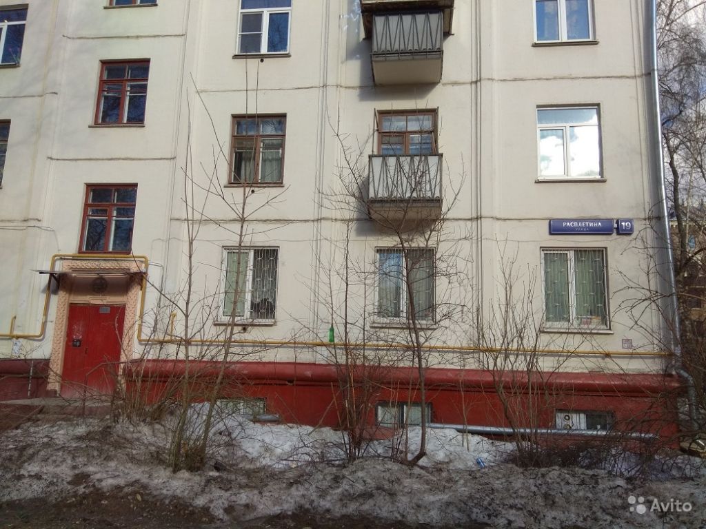 Продам квартиру 2-к квартира 60 м² на 1 этаже 5-этажного панельного дома в Москве. Фото 1