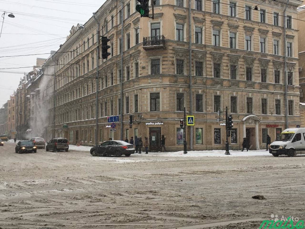 Торговое помещение с витринами, 135 м² на Невском в Санкт-Петербурге. Фото 1