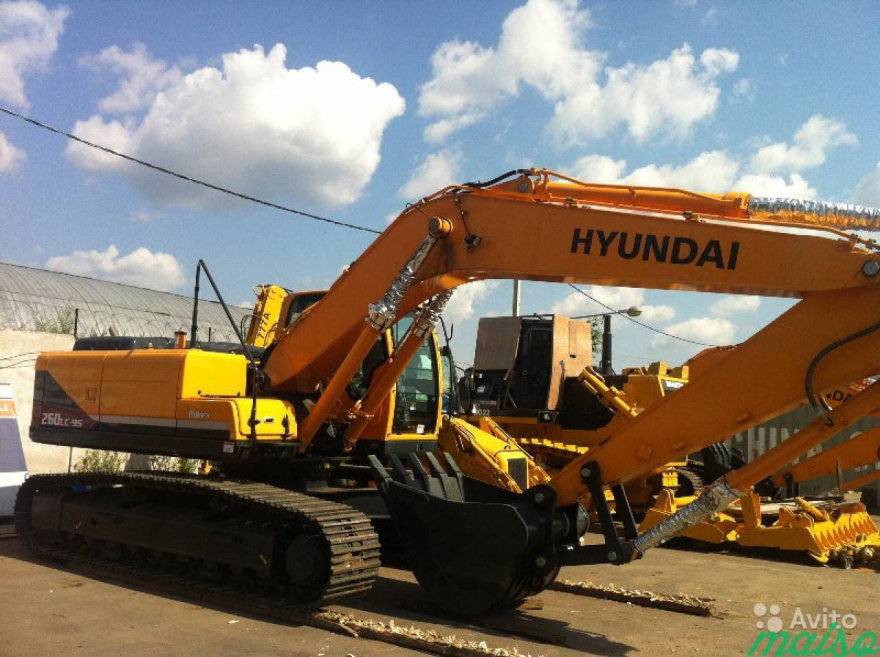 Экскаватор Hyundai R 260LC-9S в Санкт-Петербурге. Фото 1