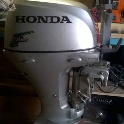 Продам лодочный мотор Honda BF15