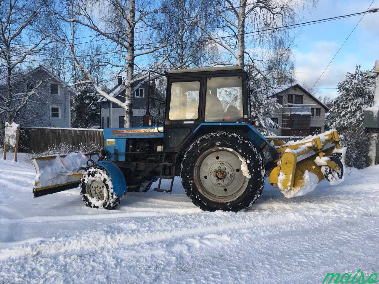 Мтз с отвалом. МТЗ 82.1 С отвалом и щеткой. Отвал на МТЗ 82. МТЗ-82 С отвалом зимой. МТЗ 82 С отвалом и щеткой.