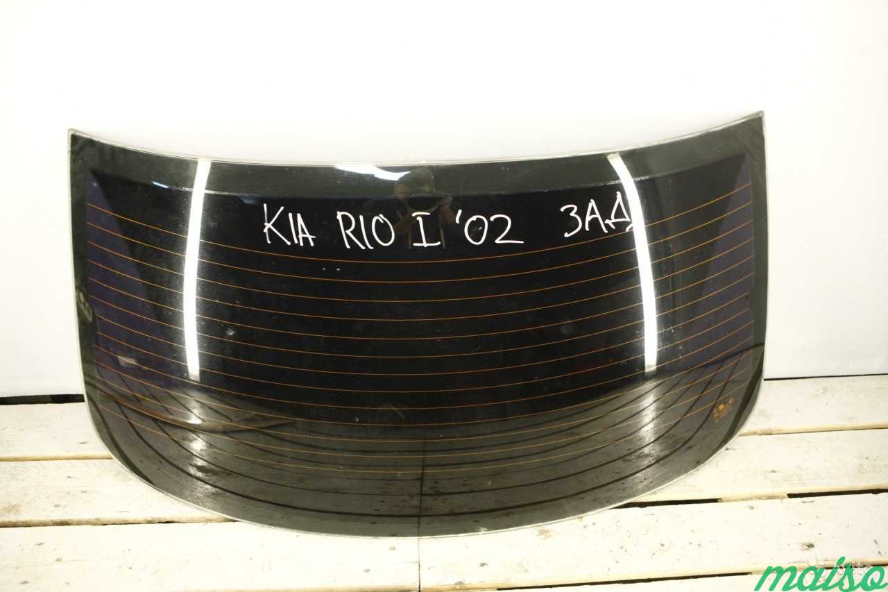 Заднее стекло Kia Rio 1 седан в Санкт-Петербурге. Фото 1